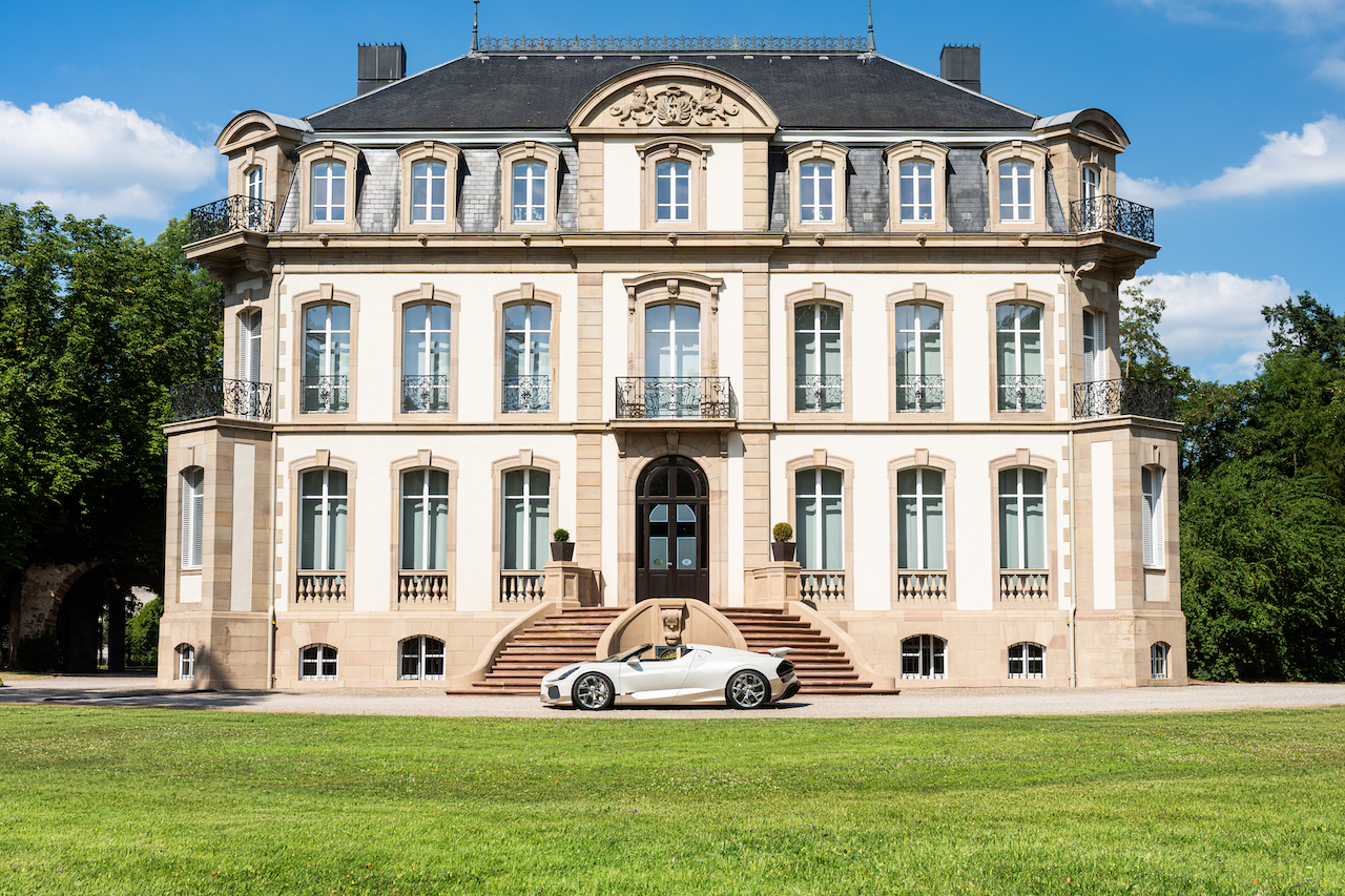 07 BUGATTI_The End of Production_W16 Mistral-Chateau pic